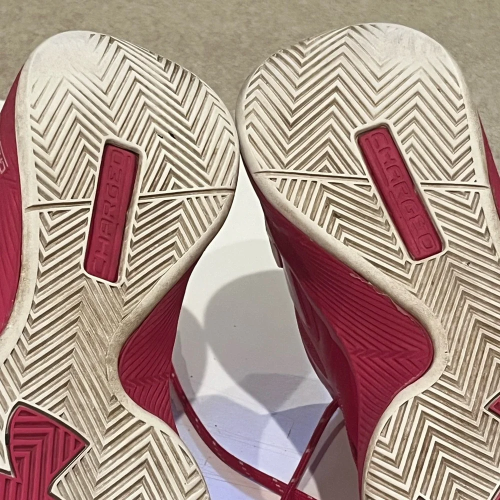 Under armour clutch fit basketball cut shoes - Picture 10 of 10